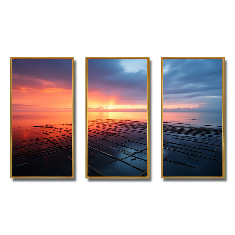 «Pink and Blue Pier» Horizon Sunset III - art mural de la jetée côtière, Cadre flottant doré, H 40 po x l 61 po x P 1 po