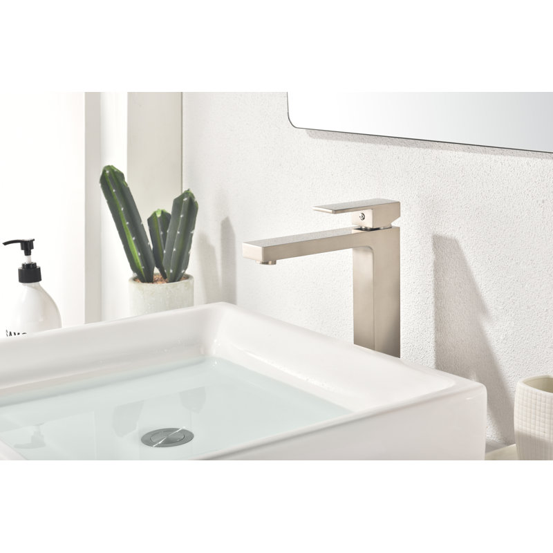 Robinet de lavabo pour salle de bain à grande cuve à poignée simple Icon Collection - nickel brossé