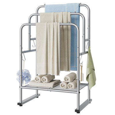 Porte-serviettes de 40 po de hauteur, porte-serviettes à 3 niveaux pour l'extérieur, porte-serviettes de piscine avec tablette et 4 crochets amovibles, porte-serviettes autoportants en métal pour la salle de bain, argent lisse