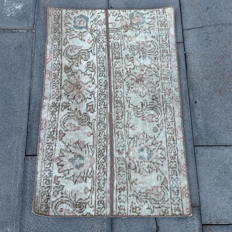 Authentique tapis turc Anatolian rétro beige pour un décor rustique bohémien et un accent de couloir