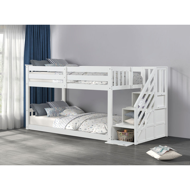 Mobilier de chambre à coucher de style transitionnel avec lit superposé simple au-dessus d'un lit simple bas et lit escamotable réversible