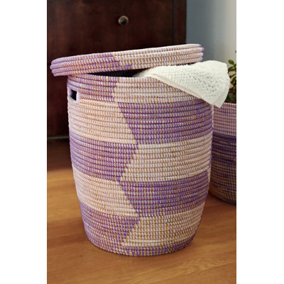 Panier à linge plat lavande et mauve à chevrons