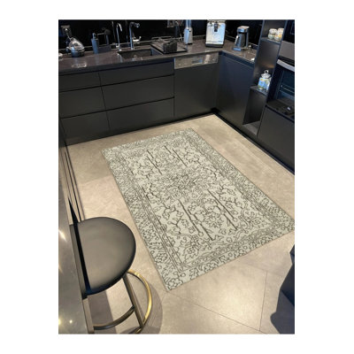 Tapis décoratif à motif traditionnel beige et luxueux