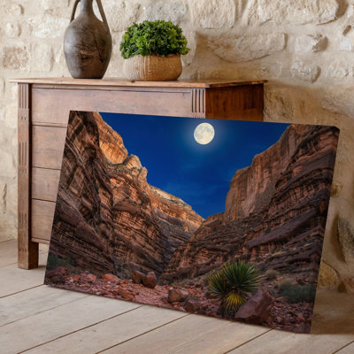 Toile, «Dramatic Desert Landscape At Night», impressionnant "Red Rock", art mural qui se dresse brusquement du sol, créant une toile
