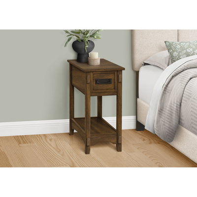 Table de bout à 2 niveaux, finition en placage brun, tablette de rangement, 24,67 po Grand, noyer, placage décoratif, rangement supplémentaire, 22,03 po x 11,99 po