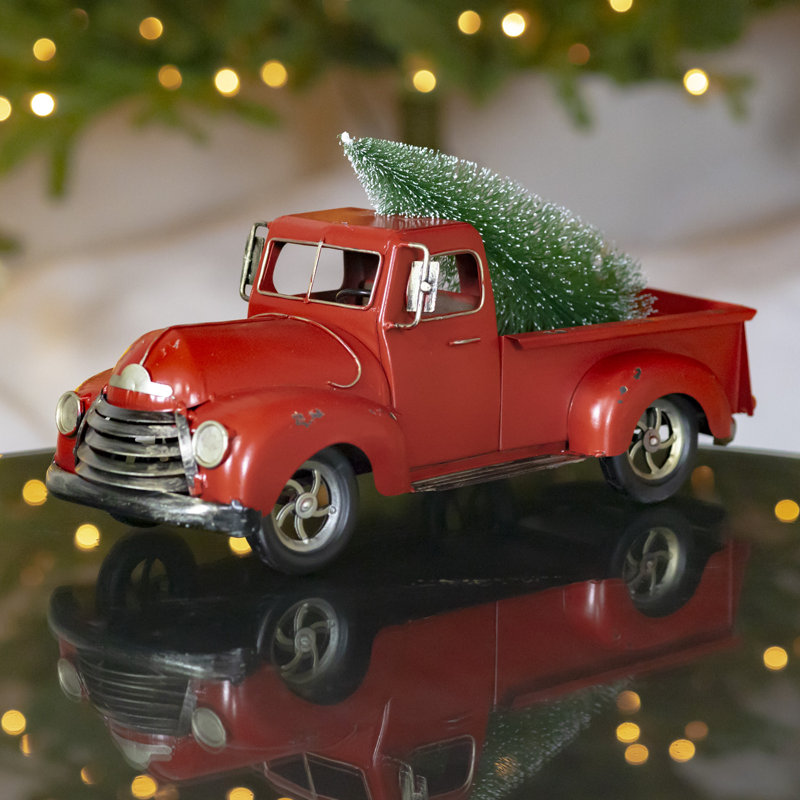 Figurine camionnette avec arbre de Noël