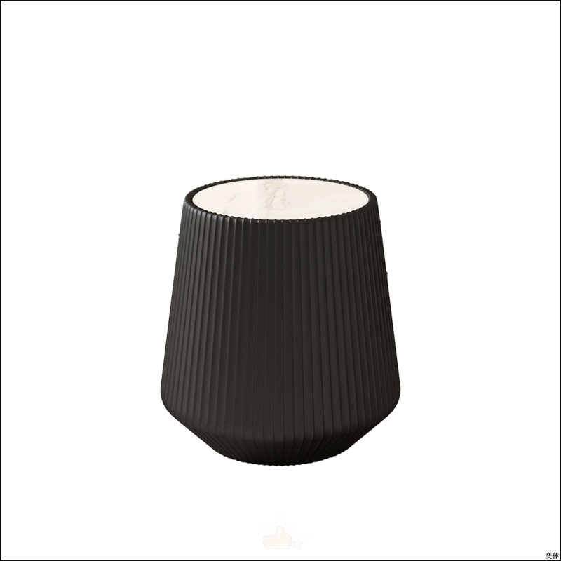 Table de canapé moderne en cuir avec plateau en pierre frittée à motif gris unique, parfait pour un décor de salon élégant.
