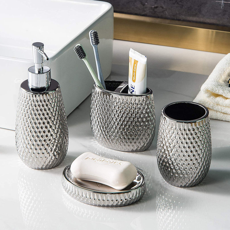 Ensemble d'accessoires de salle de bain 4 pièces Darnley, Argent - 02