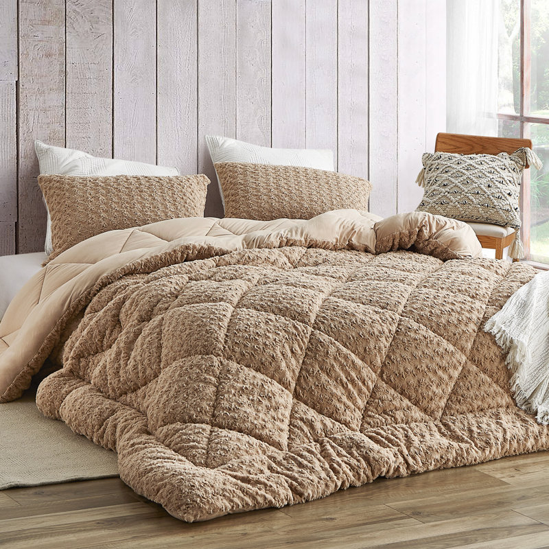 Modern Farmhouse Polyester Baffle Box Stitch Comforter, Queen Comforter