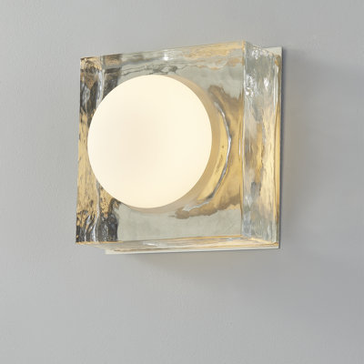 1 - Light Wallchiere