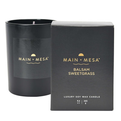 Bougie en verre noir mat dans une boîte cadeau