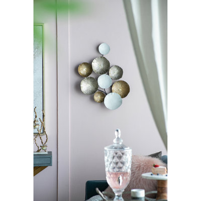 Ornement mural en métal 24,4X2,4X17,7 - Merveilleux pour toutes les occasions Art contemporain doré et blanc suspendu 24,5 "x 18"