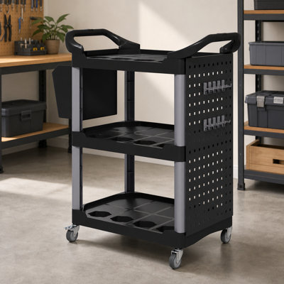 Chariot utilitaire roulant à 3 niveaux avec panneaux perforés et seau, supportant jusqu'à 90 kg (200 lb), en plastique, pour le rangement d'outils dans un garage, un entrepôt ou un atelier. Couleur noir et gris clair.