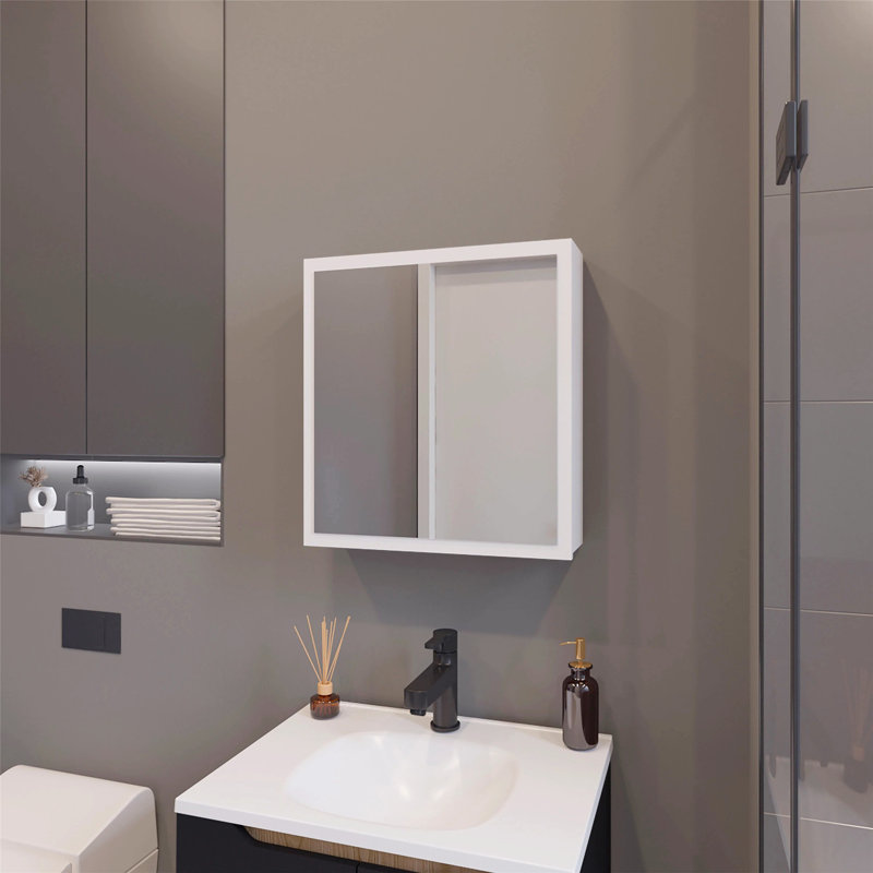 Armoire à pharmacie murale avec miroir et grand rangement, idéale pour l'organisation de la salle de bain et pour économiser de l'espace.