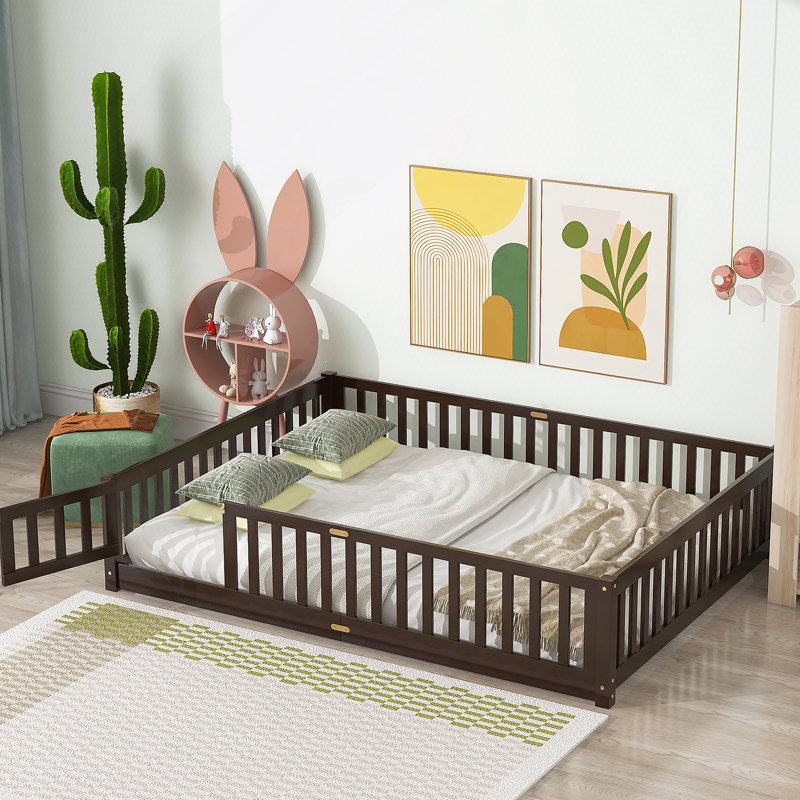 Lit plateforme au sol avec garde-corps et porte, Espresso, Grand lit