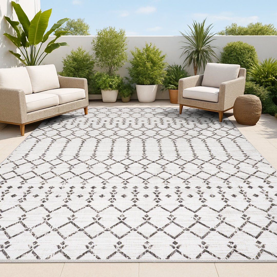 Krystina Moroccan Geometric Textured Weave Cream/Black Indoor/Outdoor Rug Dakota Fields Rug 