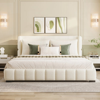 Lit plateforme tapissier avec 2 coussins