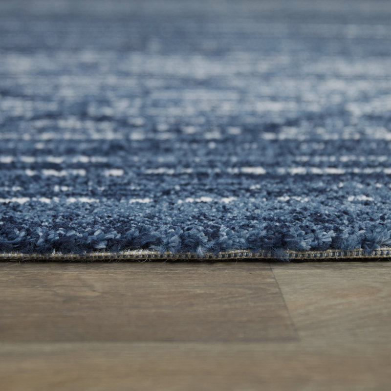 Tapis géométrique bleu marine Jacobine, Rectangle 7 pi 10 po x 10 pi