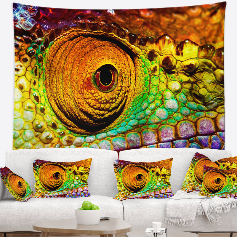Tapisserie multicolore en écailles de lézard, H 50 po x l 60 po