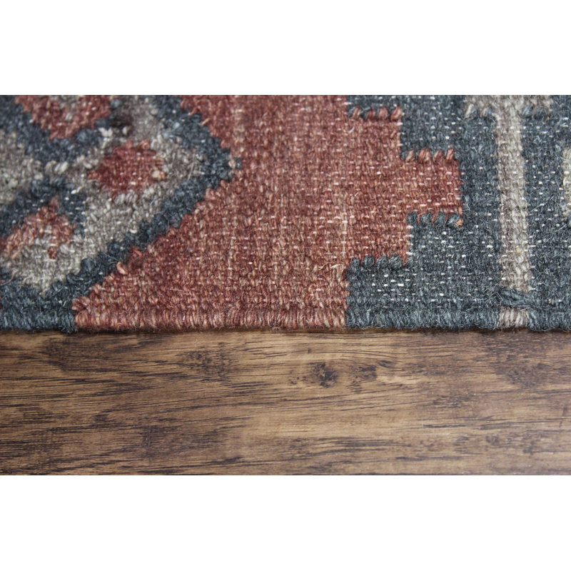 Tapis décoratif vert/rouge en laine nouée à la main à motif géométrique beadnell, Rectangle de 5 pi x 8 pi