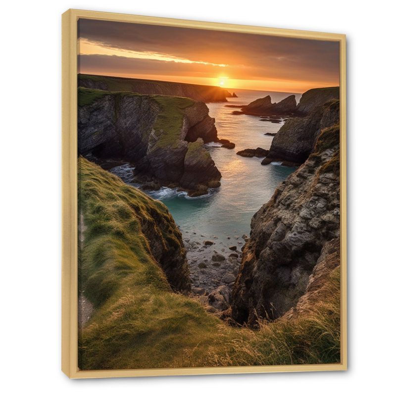 Coucher de soleil sur la falaise II sur toile, H 32 po x l 24 po x P 1 po, Cadre naturel flottant