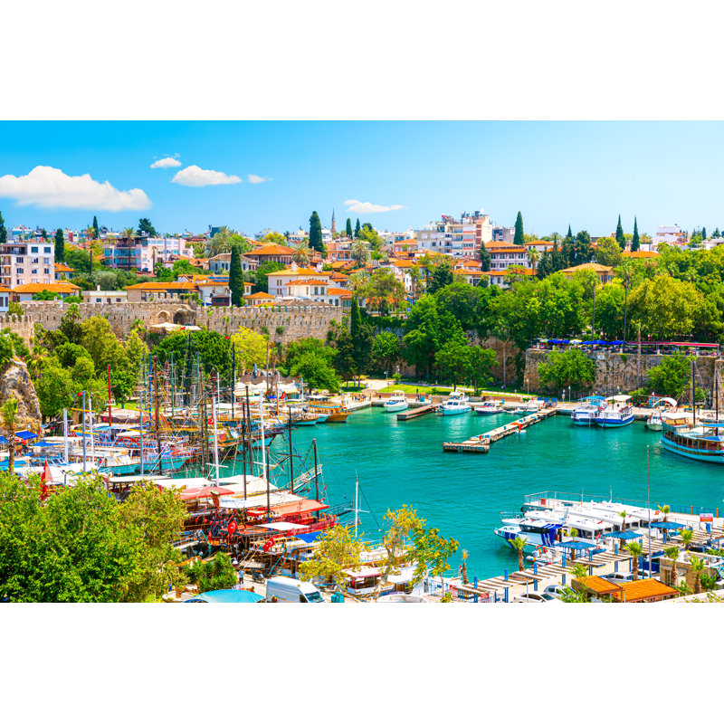 Port dans la vieille ville d'Antalya par Aleh Varowncha - photographie sur toile tendue, H 8 po x l 12 po