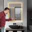 Miroir de salle de bain mural lumineux 23,62 x 31,5 po, antibuée, DEL et commandes tactiles, idéal pour les salles de bain d'hôtels et d'appartements.-1276929338