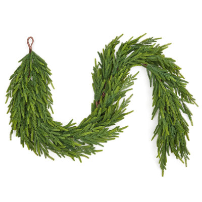 Guirlande de Noël réaliste 6 pi, guirlande de pin Norfolk Real Touch pour manteau de cheminée, décorations de guirlande de verdure artificielle dense pour cheminée, escalier, table de salle à manger intérieure et extérieure, 1 pièce