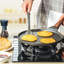 Poêle à crêpe antiadhésive, revêtement en granit suisse, poêle à crêpes Dosa, plaque de cuisson plate avec poignée Stay-Cool, compatible avec l'induction, sans PFOA