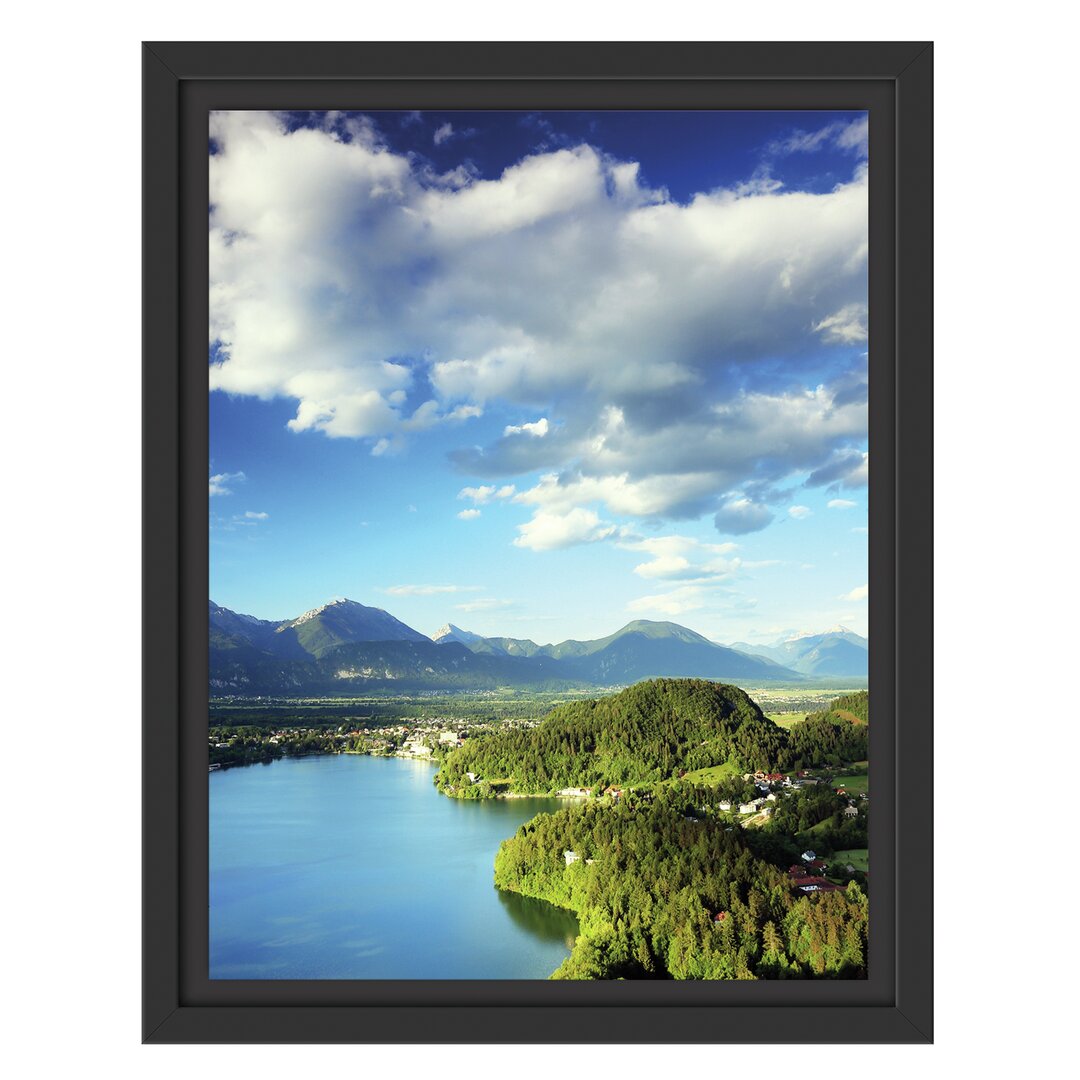 Gerahmtes Wandbild See mit Insel Landschaft