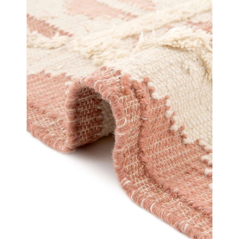 Tapis géométrique en laine tissé à plat à la main Eylin - rose et blanc, Rectangle 5 pi 1 po x 8 pi