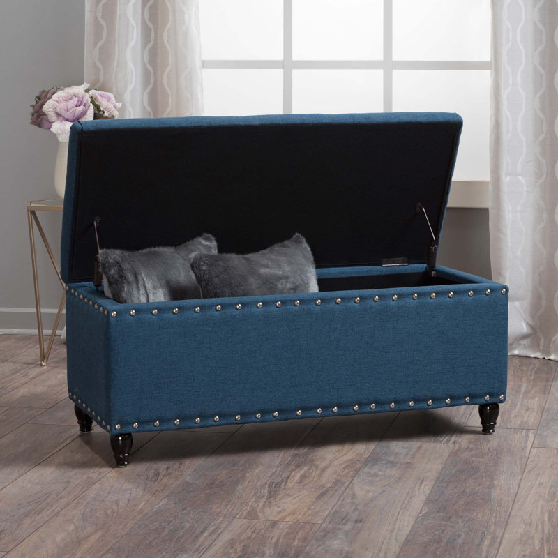 Banc de rangement avec garniture cloutée
