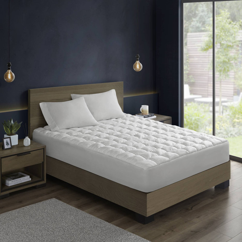 Queen White Overfilled Down Alternative Mattress Pad