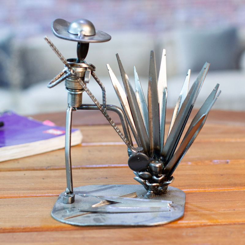 Figurine Brenda Agave Harvester