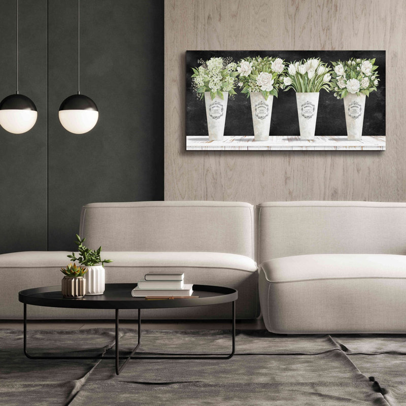 «White Flowers Still Life II» par Cindy Jacobs, art mural sur toile, H 30 po x l 60 po x P 1,5 po