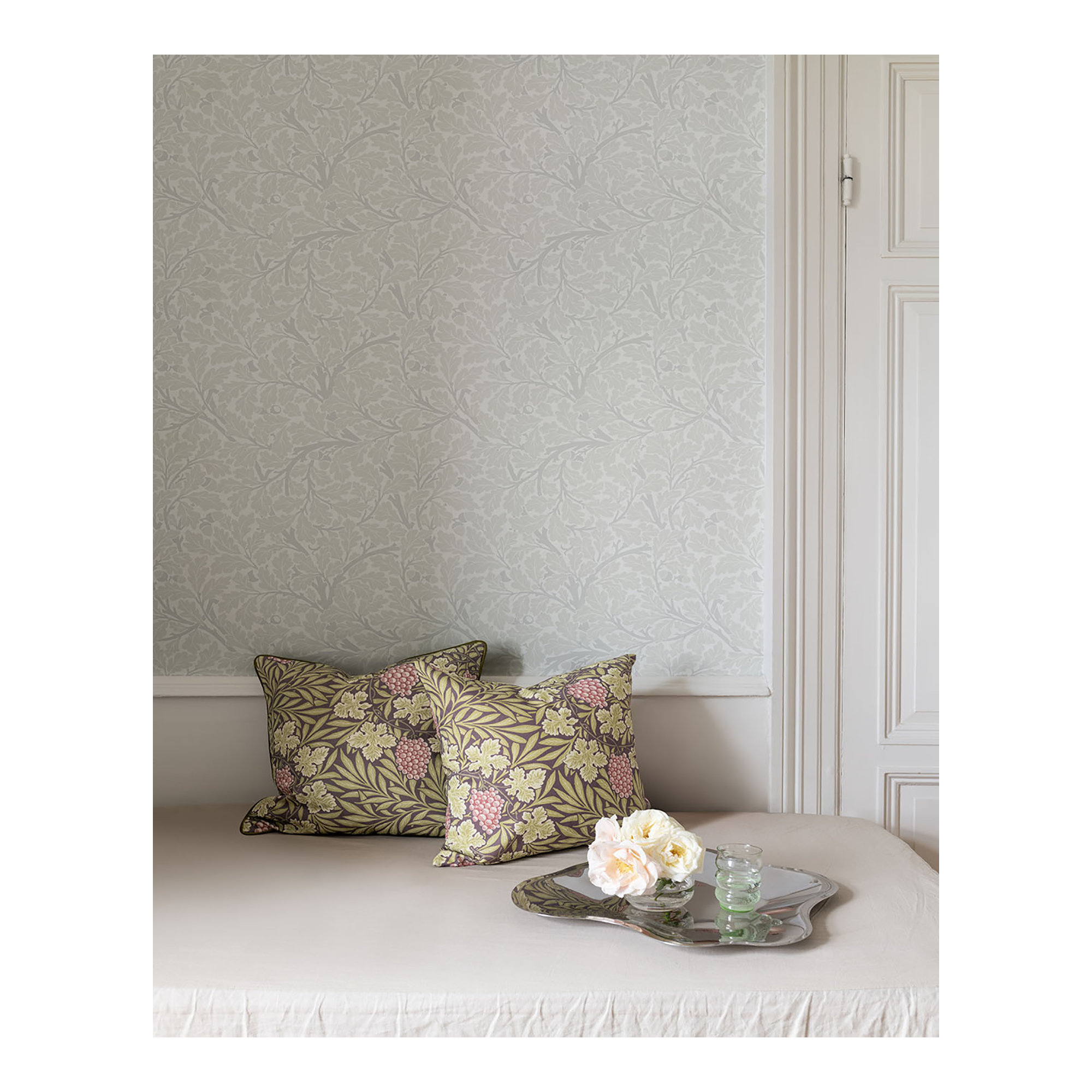 Oak Tree Modern Floral Wallpaper, Dove