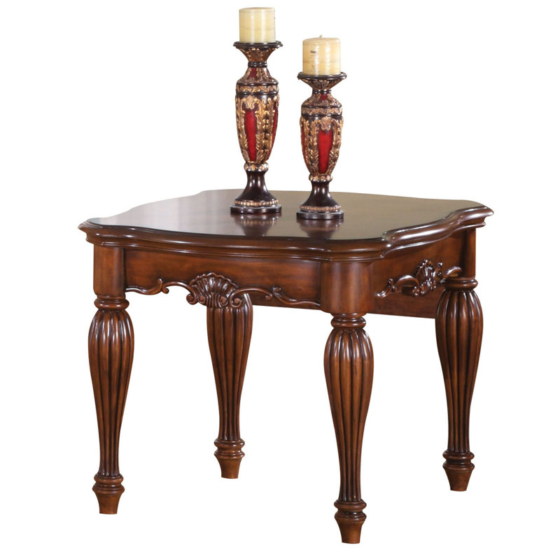 Table de bout avec pieds cannelés tournés