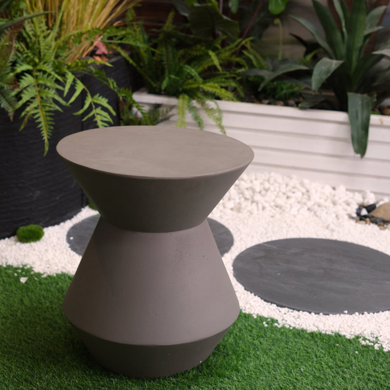 Tabouret de patio polyvalent et moderne avec un design élégant pour divers environnements