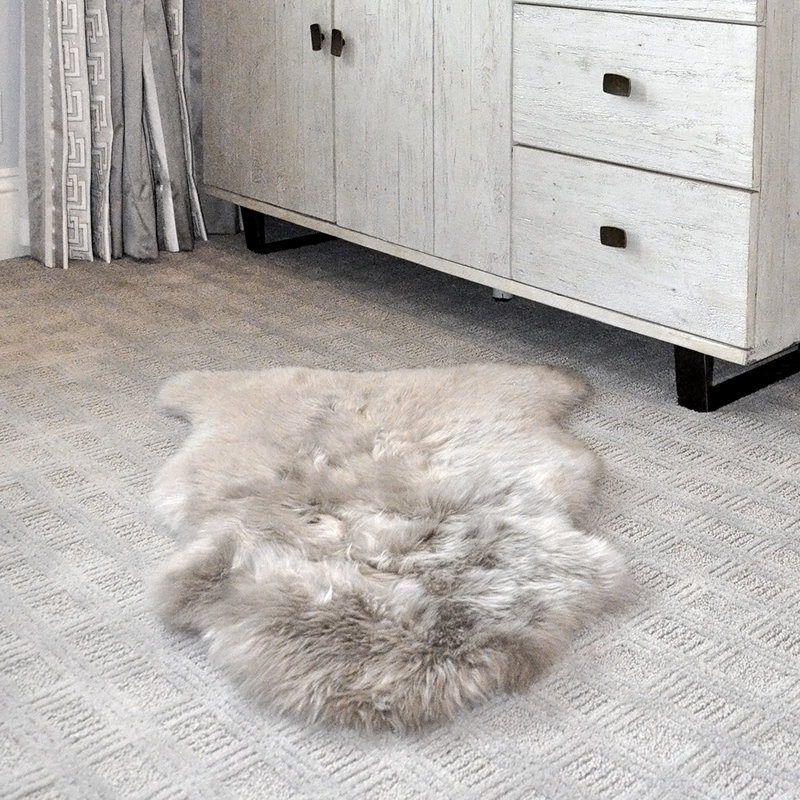 Tapis gris en peau de mouton Kowal, Nouveauté 2 pi x 3 pi