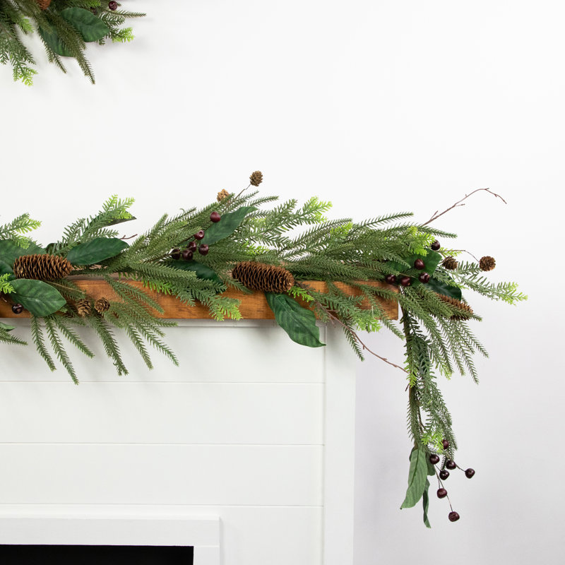 Guirlande de Noël 6 pi avec pommes de pin et baies non éclairées