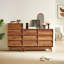 La commode double 6 tiroirs présente un design rétro et biseauté