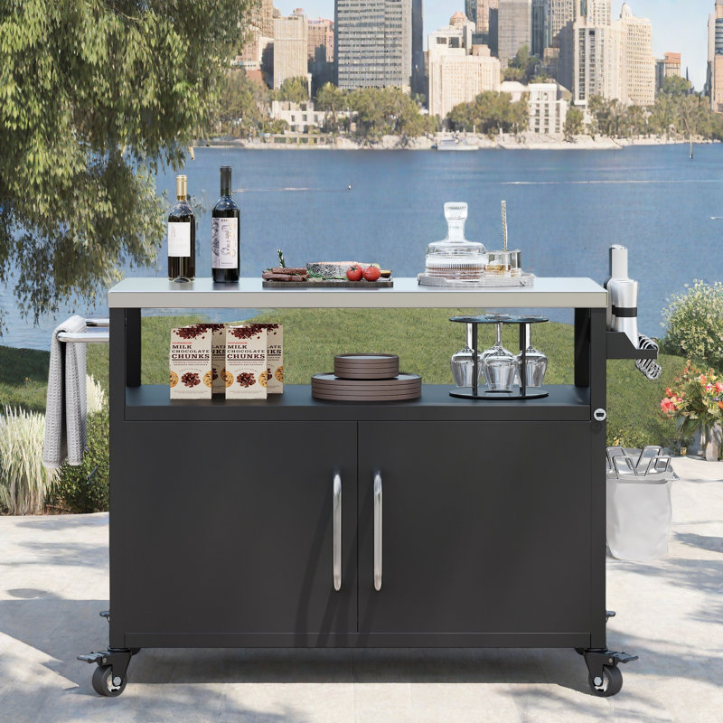 Îlot de cuisine extérieur avec plateau en acier inoxydable, armoires de rangement, tablettes réglables, support à épices et porte-serviettes, 4 roulettes verrouillables