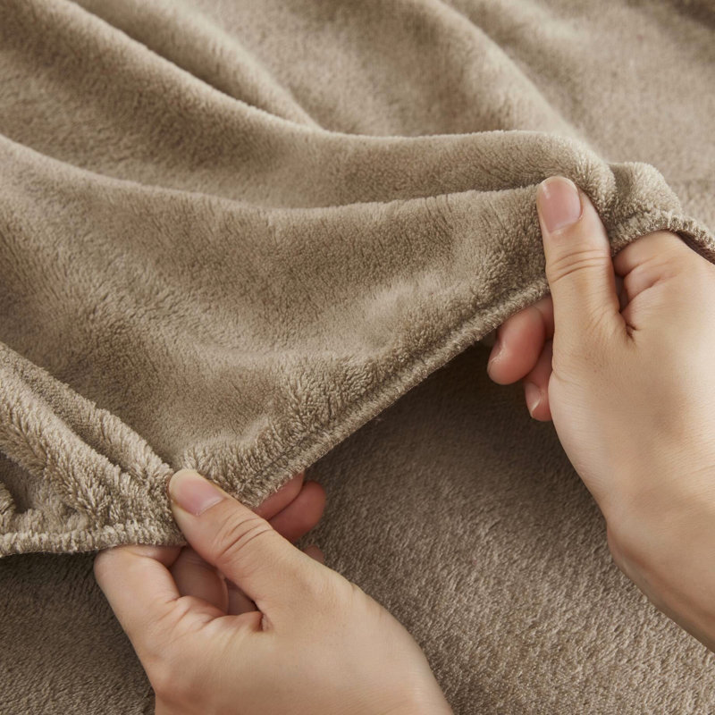 Drap-housse 3 pièces dans un abat-jour taupe - 100%, ultra doux et riche en confort, comprend une taie d'oreiller plate, des draps-housses, peut accueillir un matelas jusqu'à 16 po, lavable à la machine pour un environnement de sommeil confortable, brossé les deux
