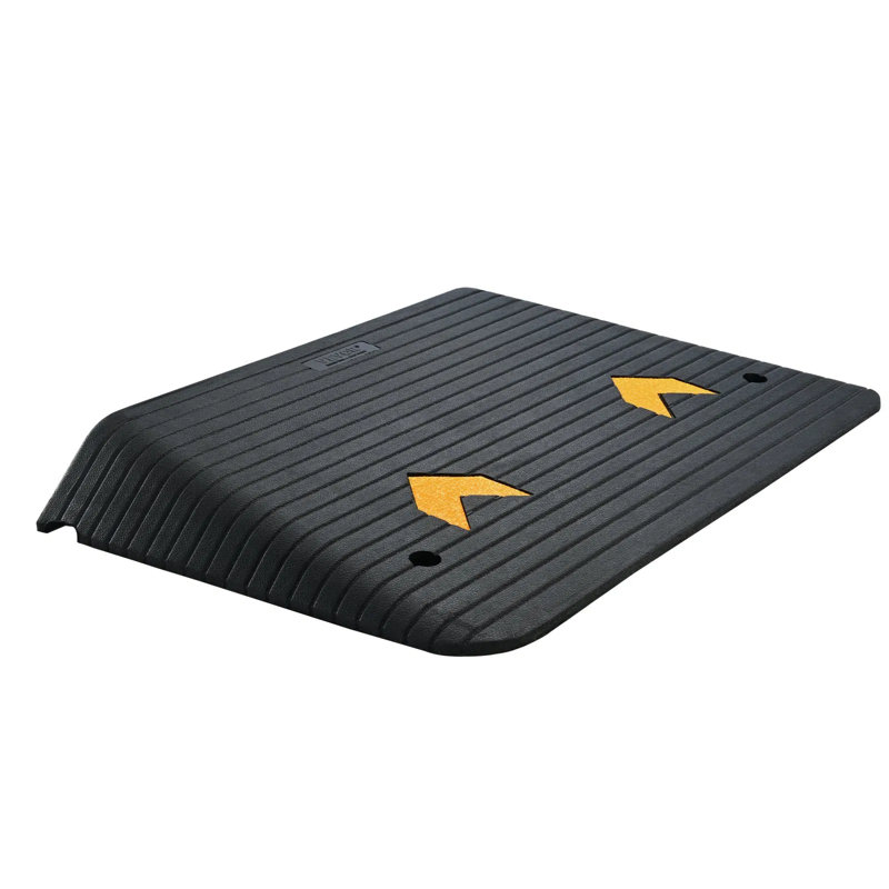 Rampe de seuil en caoutchouc robuste de 4 po avec capacité de 33 069 lb, surface antidérapante avec passe-câbles, pour accès en fauteuil roulant, scooter et véhicule