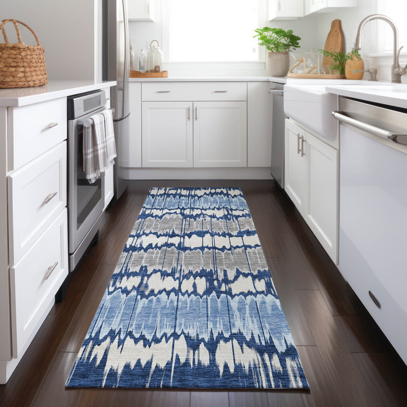 Tapis bleu marine en polyester tissé à la machine Lamanna, Tapis de couloir 2 pi 3 po x 7 pi 6 po