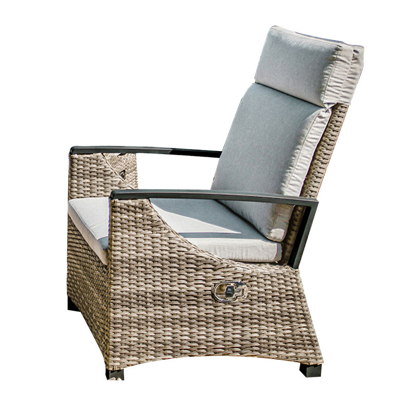 Fauteuil de salle à manger d'extérieur en osier avec coussin Saemi