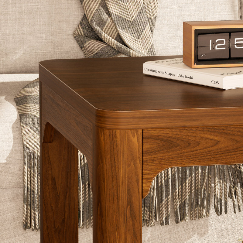 Ensemble de table basse de salon 3 pièces, table basse et table d'appoint de style moderne, avec beaucoup d'espace de rangement et des bords arrondis lisses. Idéal pour les salons, les chambres à coucher, les bureaux et plus encore. Noyer