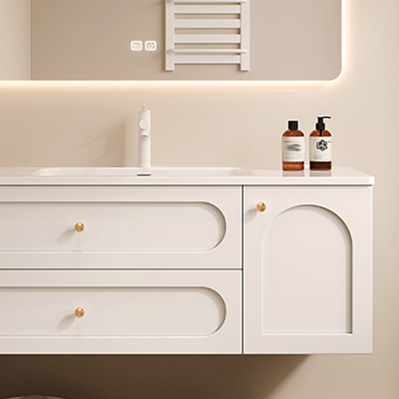 Armoire de salle de bain simple et élégante., L 55,51 po, Blanc
