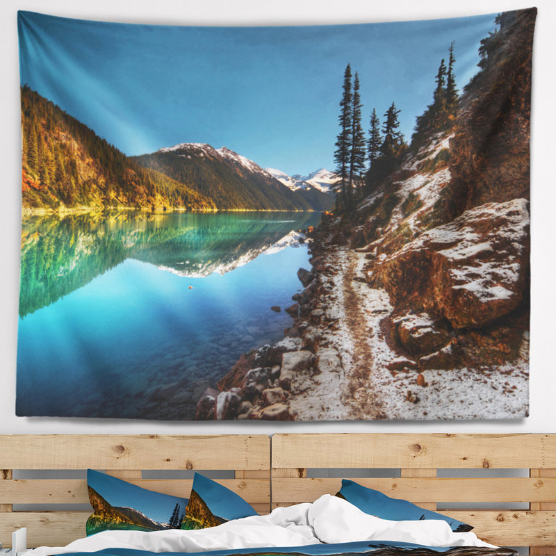 Tapisserie en polyester lake avec des montagnes avec accessoires suspendus inclus, H 78 po x l 92 po