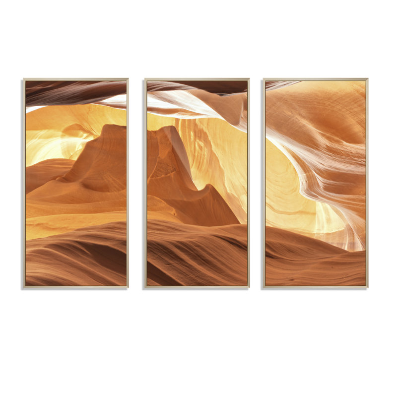 Antelope Canyon with Light Rays - 3 pièces, peinture sur toile, H 28 po x l 36 po x P 1 po, Brun